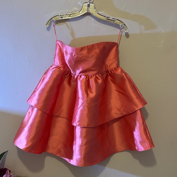 Elegant Pink Strapless Dress - Picture 1 of 4